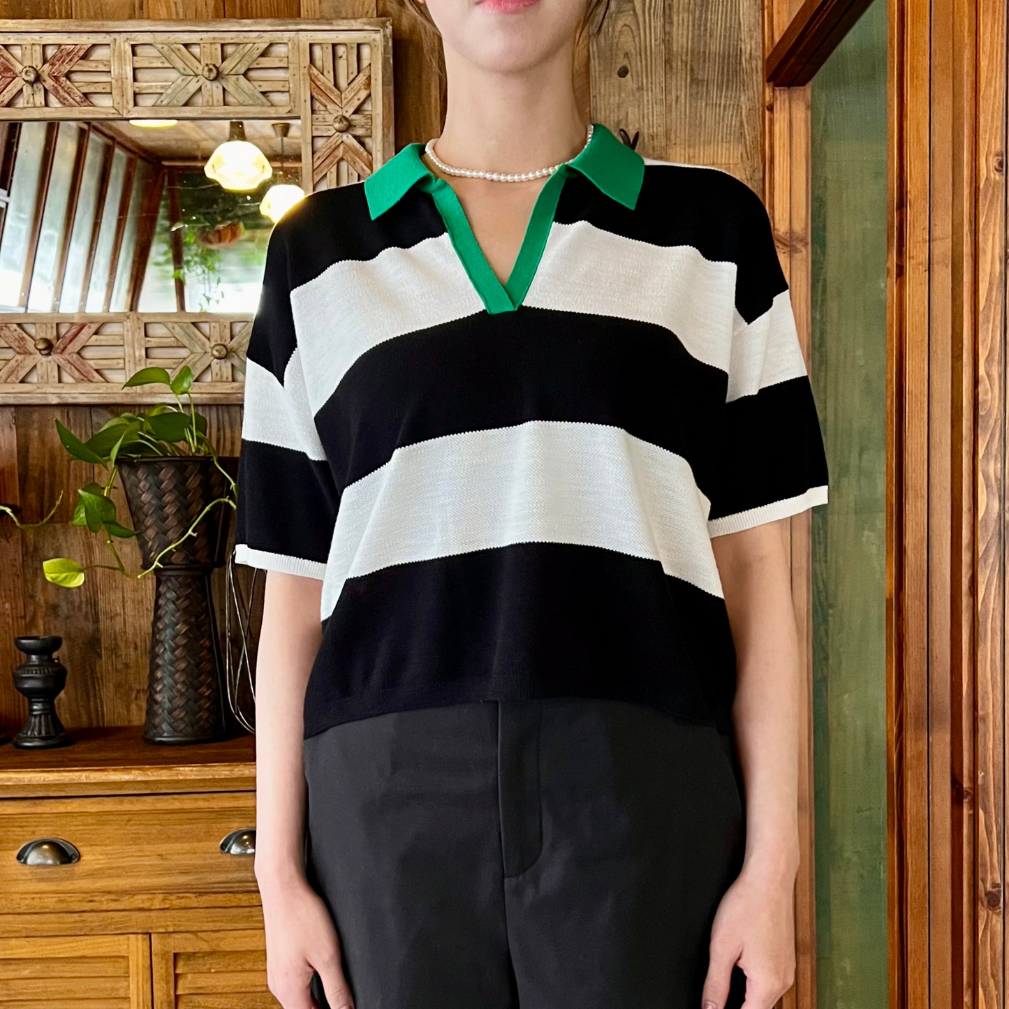 contrasting collar polo top